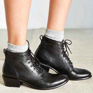 FRYE Carson Black Leather Lace Up Ankle Boots 9
